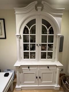 White wooden display cabinet with ornamental glass doors