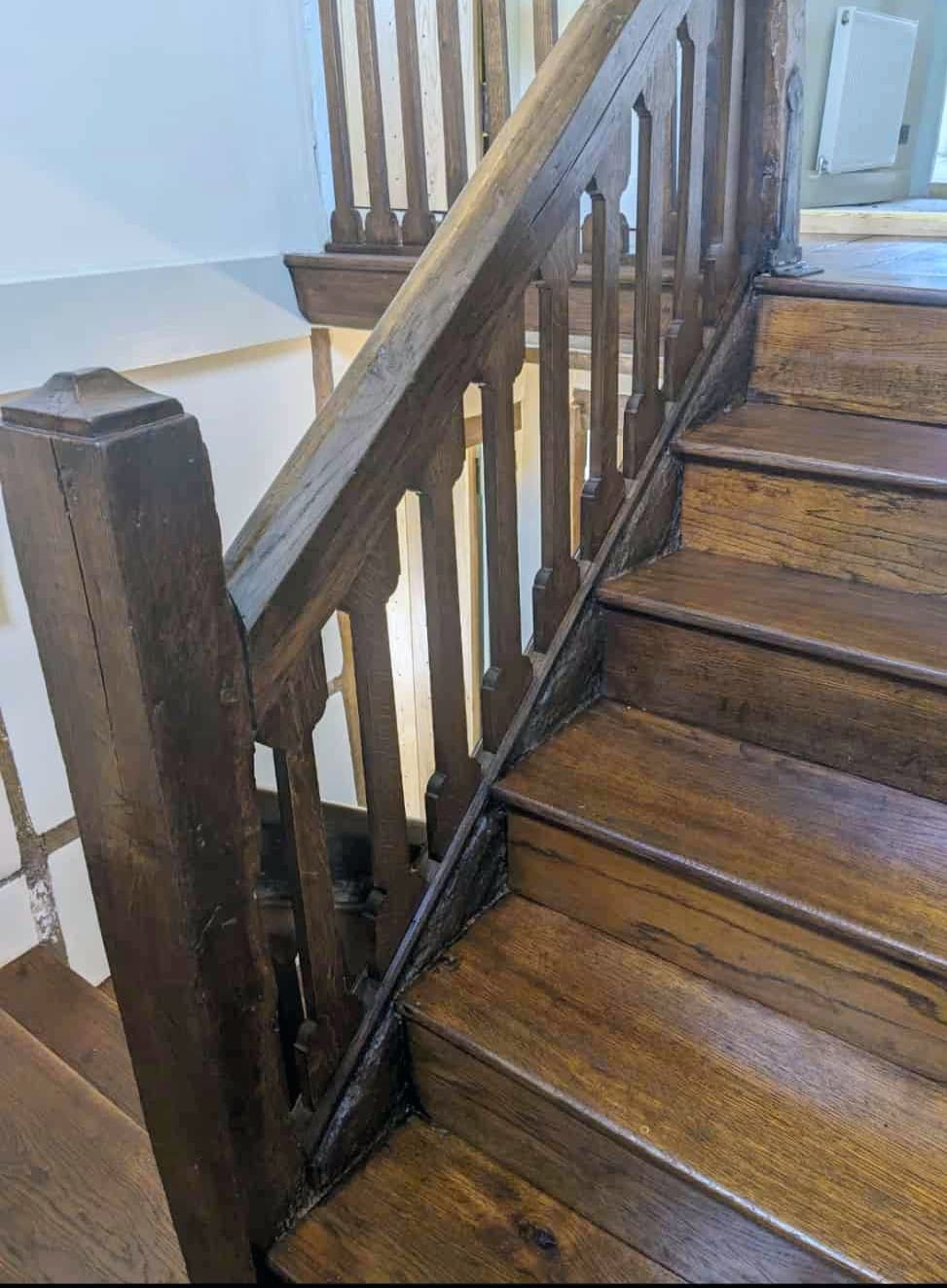 dark oak , grade 2 listed staircase, blend new with old, match new timber, Wooden staircase finishes near Basingstoke Wooden staircase finishes near Reading Wooden staircase finishes near Newbury Wooden staircase finishes near Hook