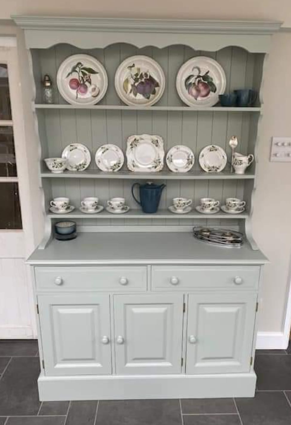 Spray painted dresser, display unit , kitchen dresser, farrow and ball, matching kitchen furniture