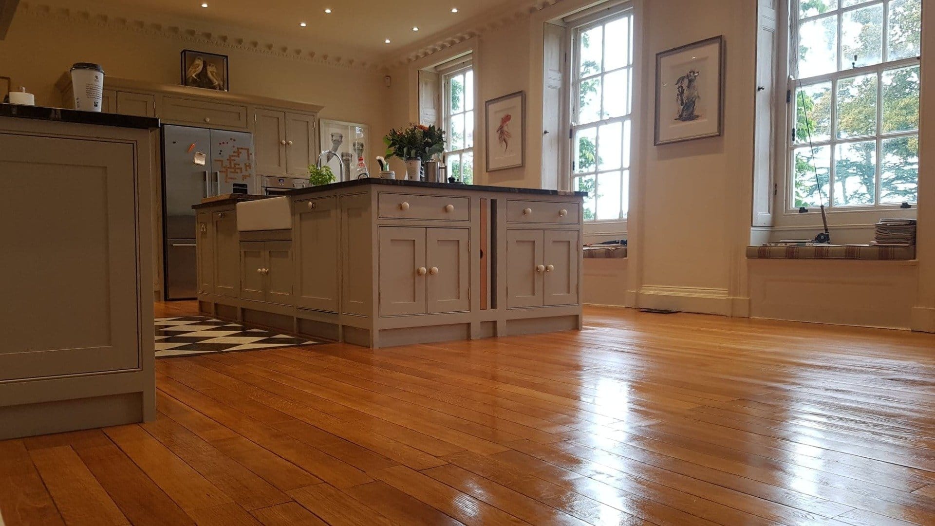 Beautiful oak kitchen floor restored, lacquered floor, oak kitchen floor lacquer floor protection, wooden floor restorations